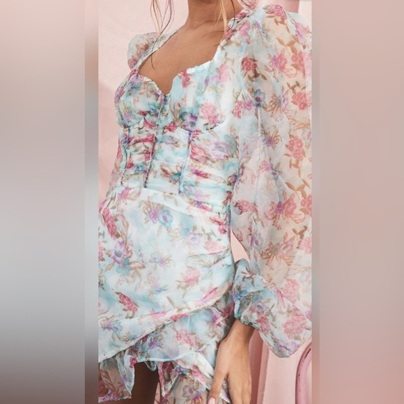 Pretty Little Thing - Picture 2 of 4